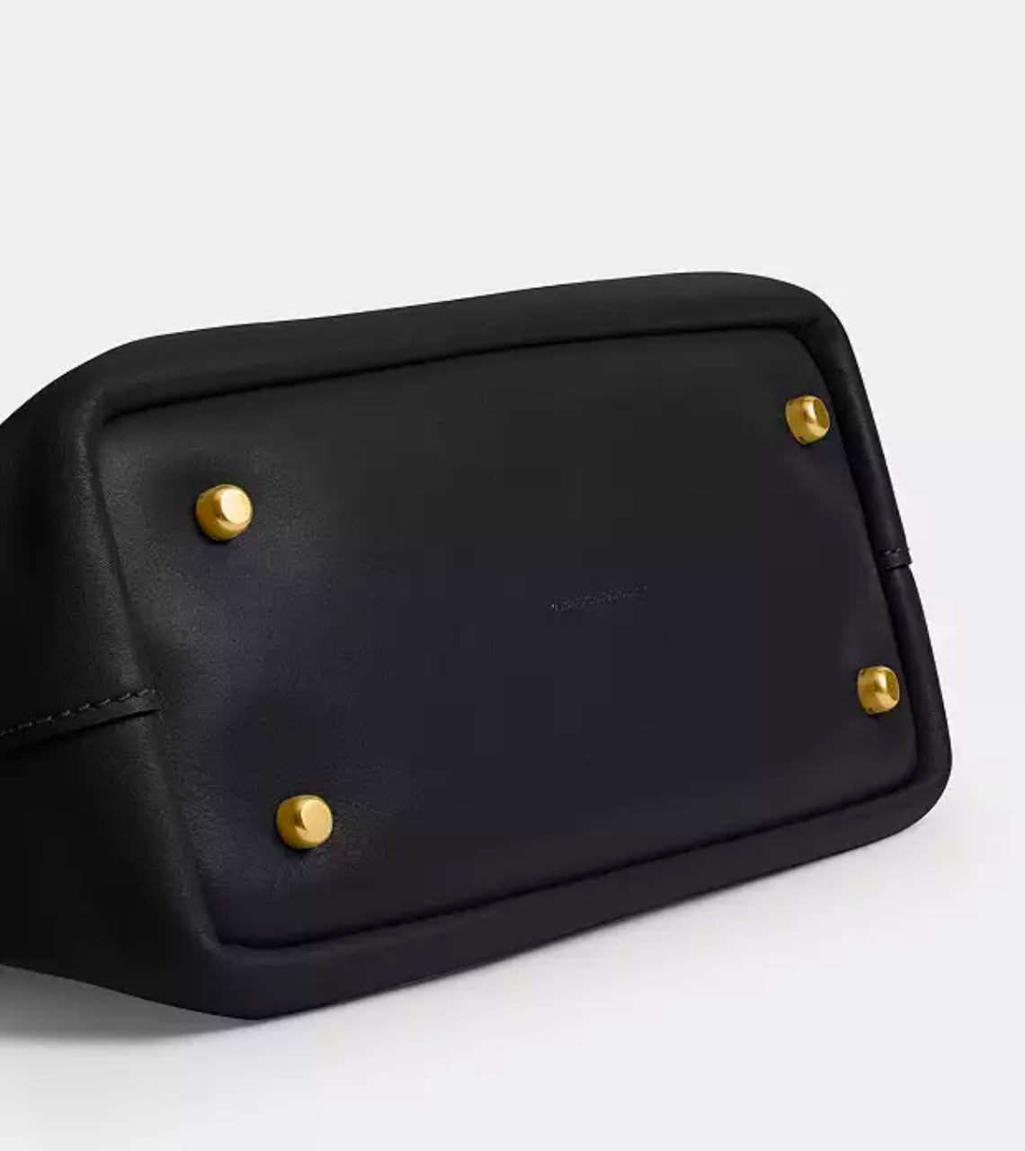 Slouchy Rogue Top
Handle Bag